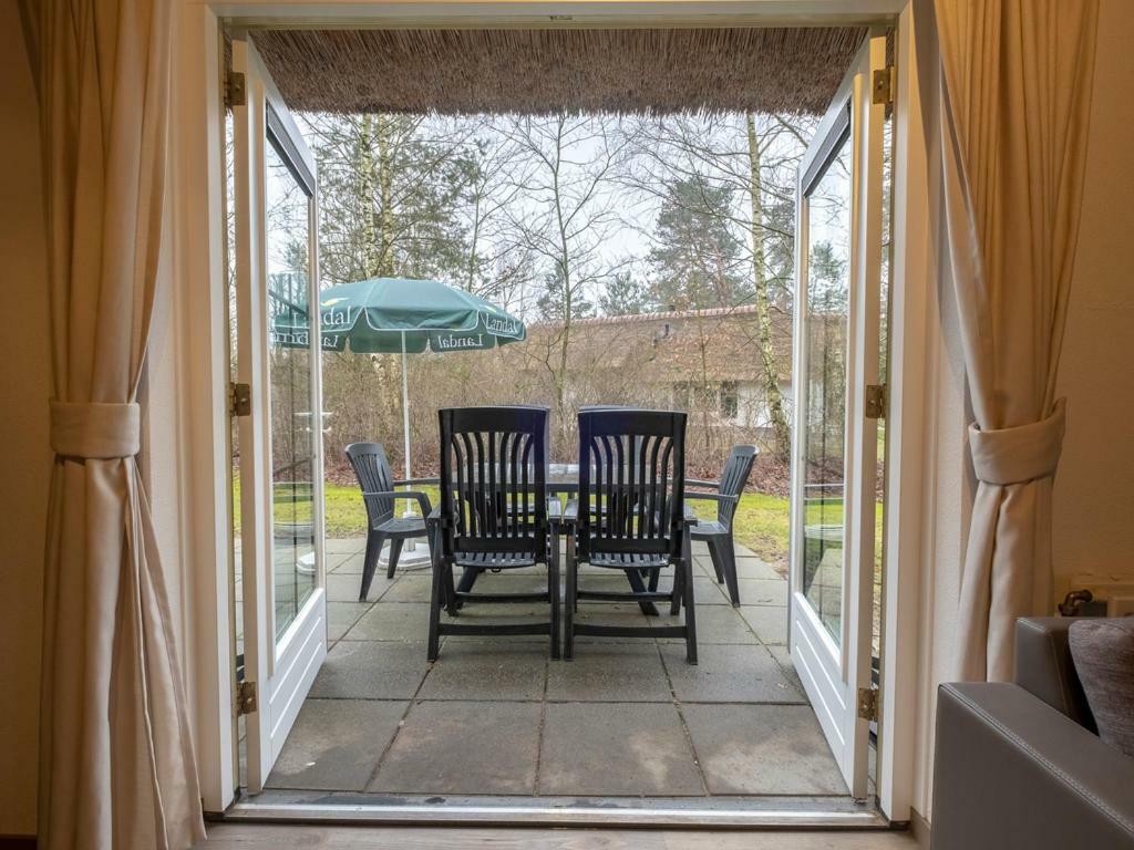 Luxury 4-Person Bungalow In The Holiday Park Landal Twenhaarsveld โฮลเตน ภายนอก รูปภาพ